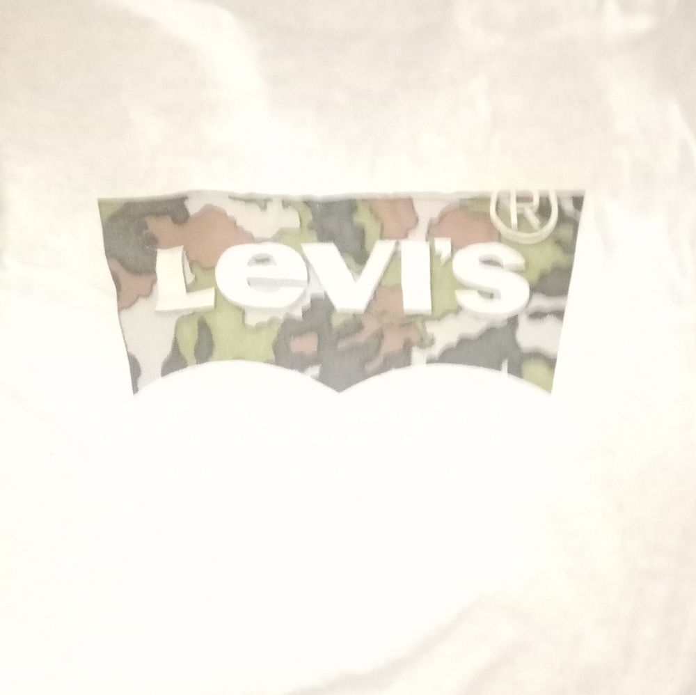 Camo Levi's tee